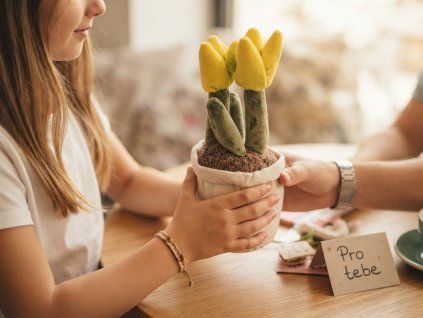 Kytka plyšová Tulipány 25 cm - žlutá