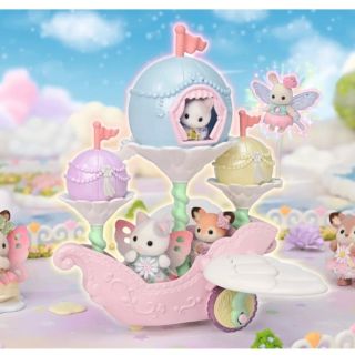 Sylvanian Families – Létající loď květinových víl je kouzelná herní sada, která zavede děti do světa fantazie a...