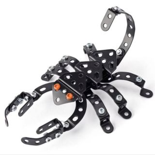 Merkur Škorpion je kovová stavebnice pro děti od 5 let, která umožňuje sestavit realistický model škorpiona s pohyblivými...