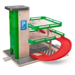 SIKU World – Garáž s výtahem a SIKU autíčky (dřevo/plast) je detailně zpracovaná herní sada, která potěší malé fanoušky...